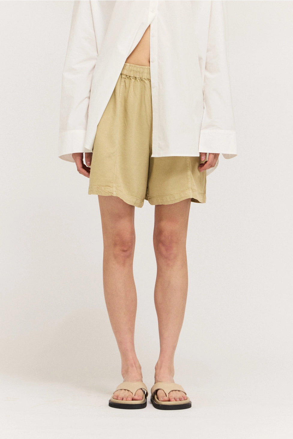 SEAMED TENCEL SHORTS