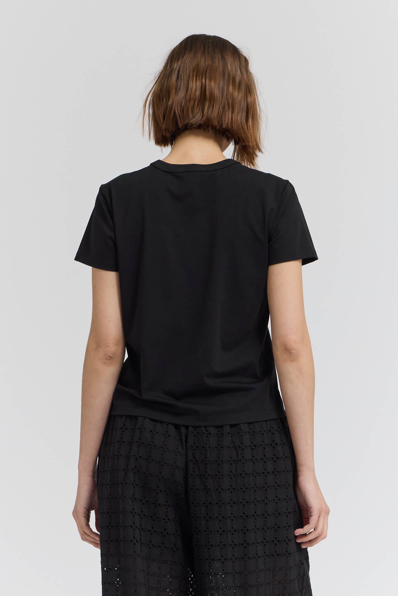 ESSENTIAL ROUND NECK T-SHIRT