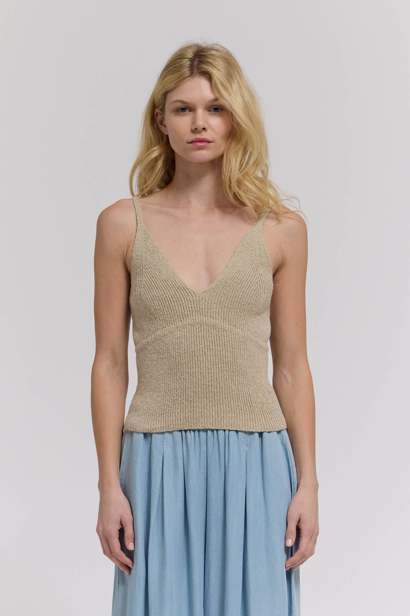  V NECK CROP KNIT TOP