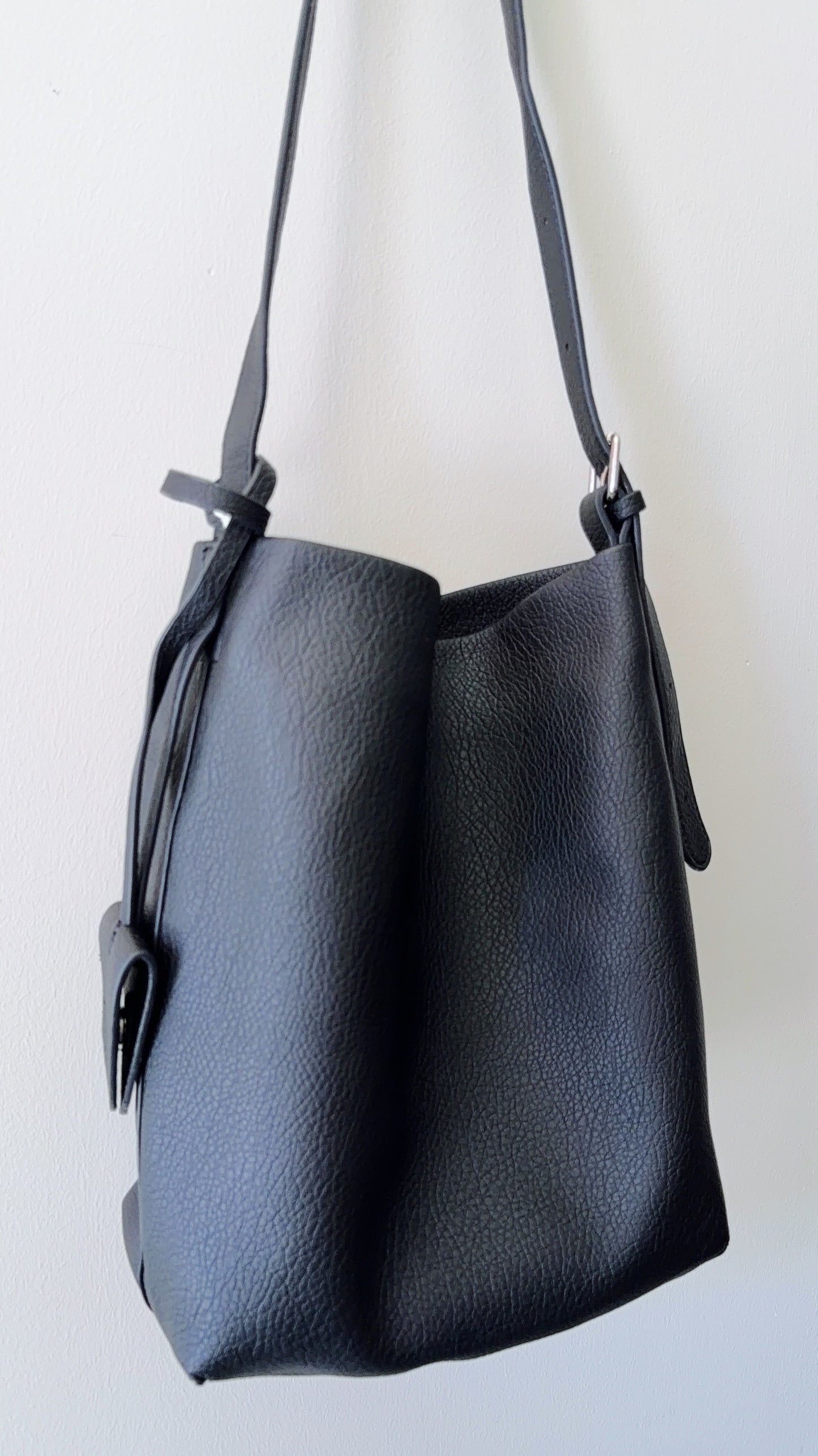 Parker Bucket Black