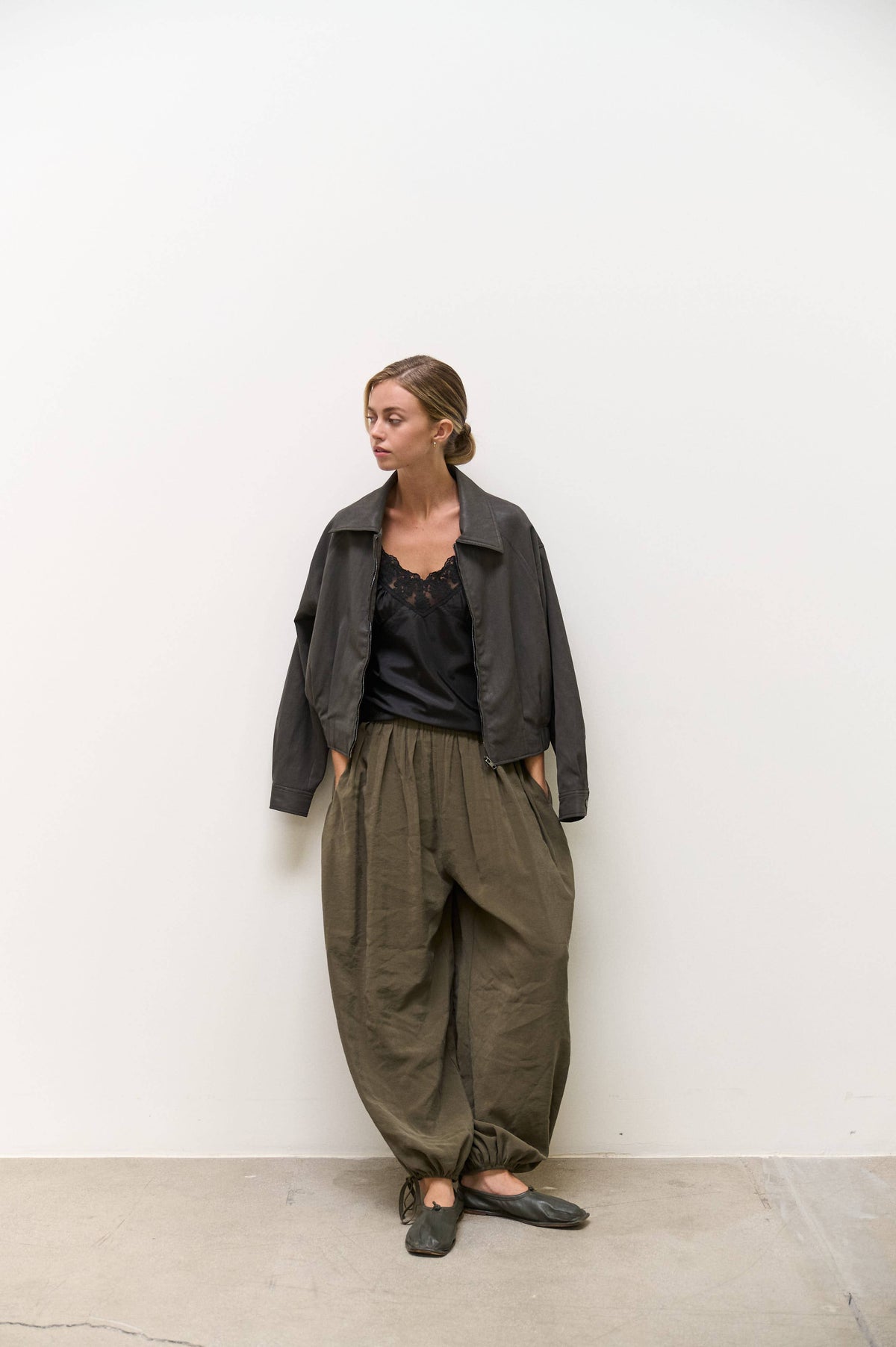 PLEATED WAIST BALLOON PANTS