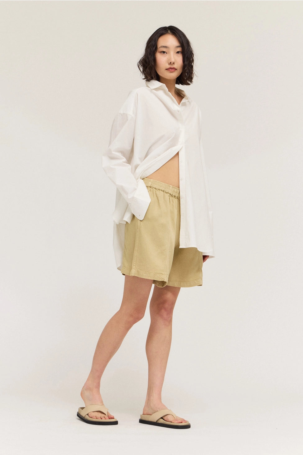 SEAMED TENCEL SHORTS