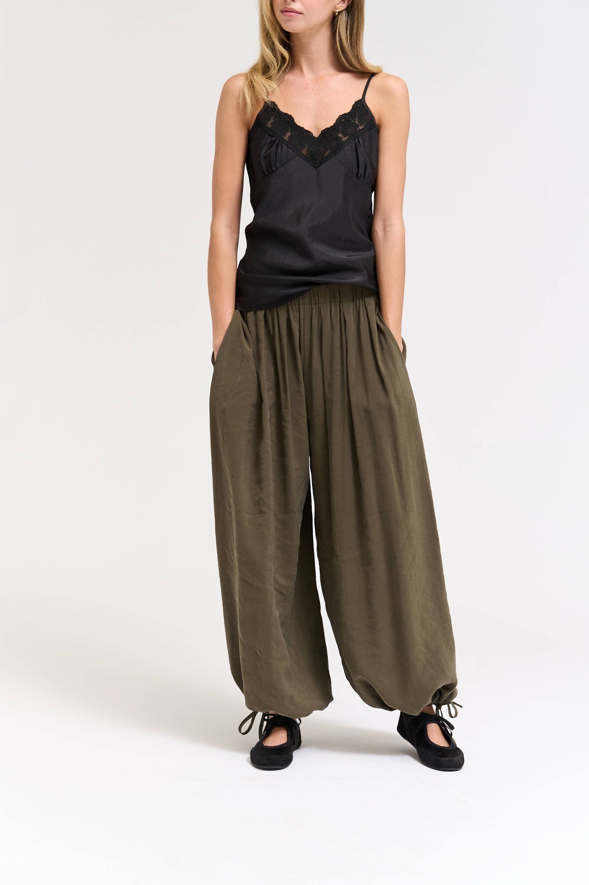 PLEATED WAIST BALLOON PANTS