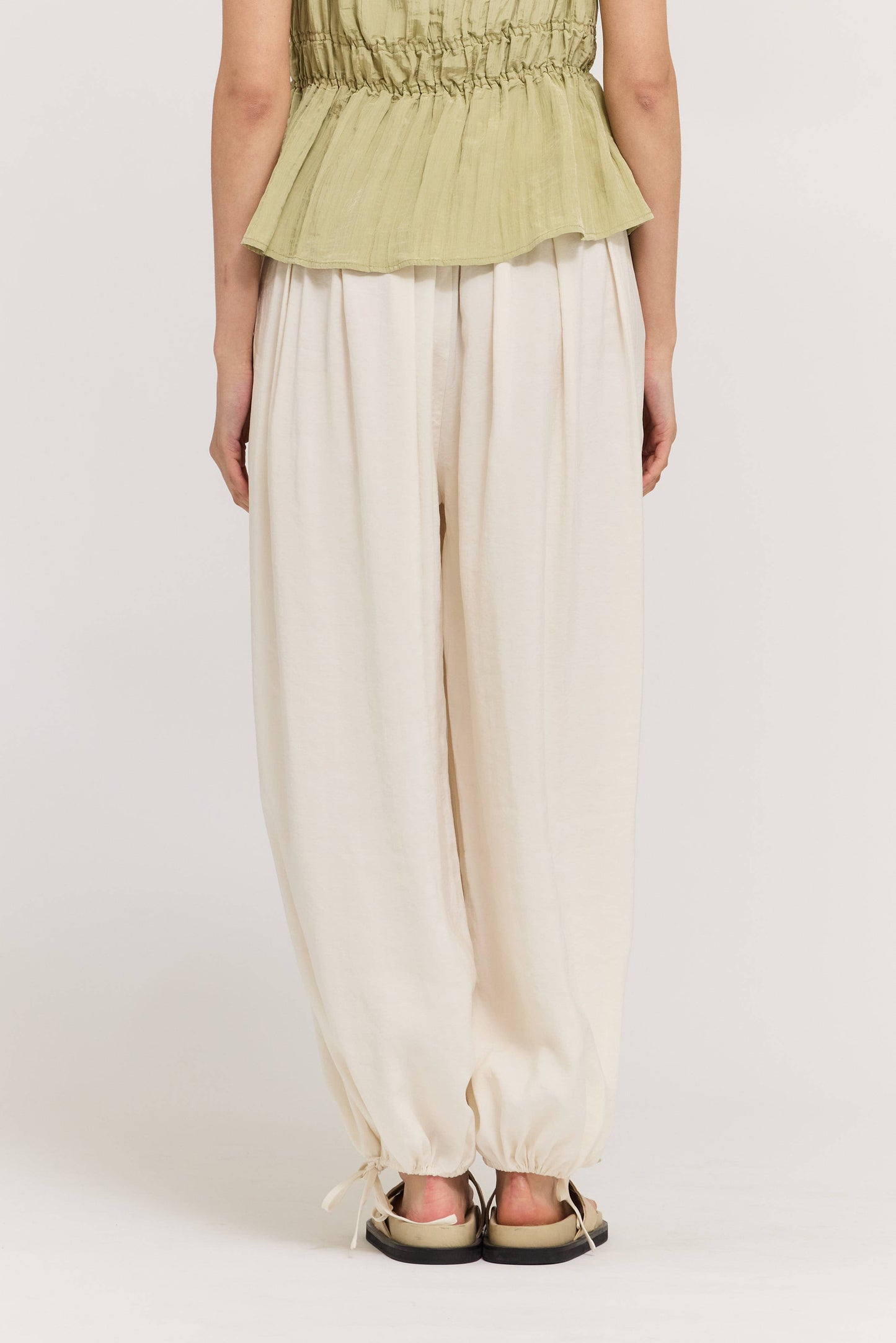  Pleated Balloon Pant