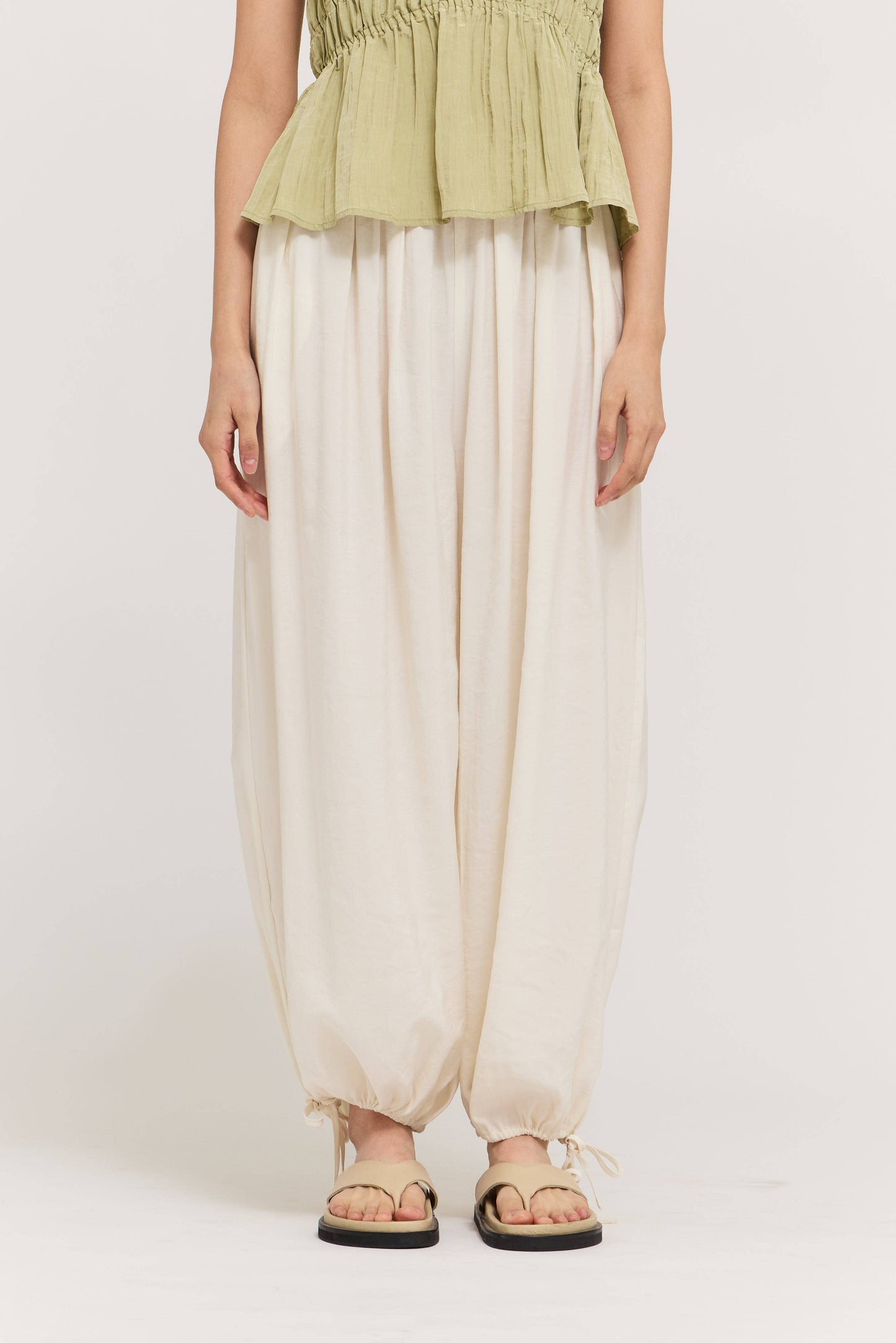  Pleated Balloon Pant